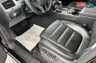 Внедорожник / Кроссовер Volkswagen Touareg 2011 в 