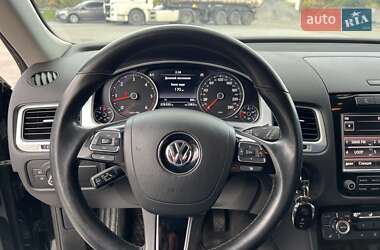 Внедорожник / Кроссовер Volkswagen Touareg 2011 в 