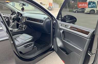 Внедорожник / Кроссовер Volkswagen Touareg 2011 в 