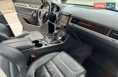 Внедорожник / Кроссовер Volkswagen Touareg 2011 в 