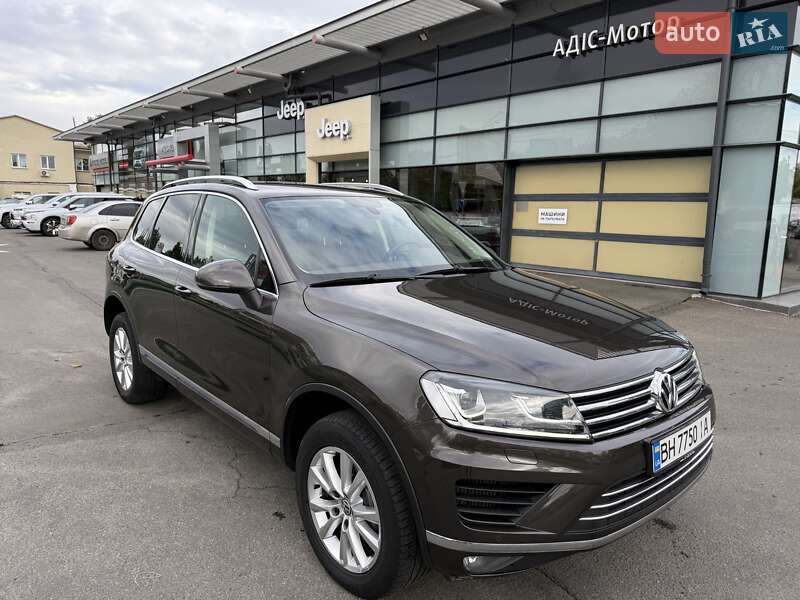 Внедорожник / Кроссовер Volkswagen Touareg 2017 в 