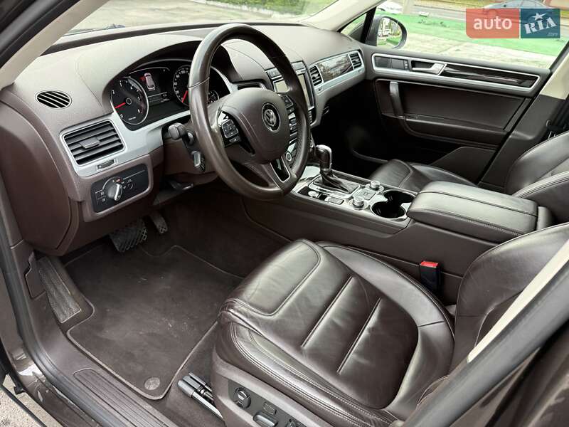 Позашляховик / Кросовер Volkswagen Touareg 2017 в Одесі