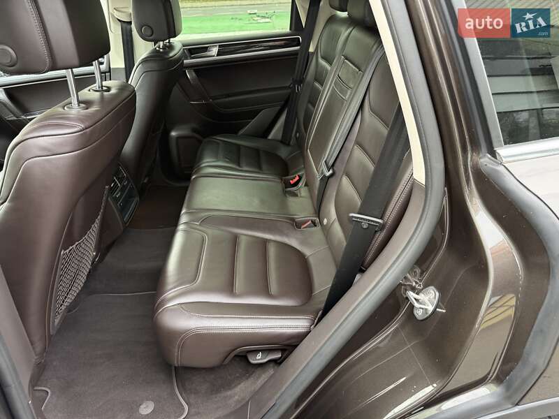 Позашляховик / Кросовер Volkswagen Touareg 2017 в Одесі