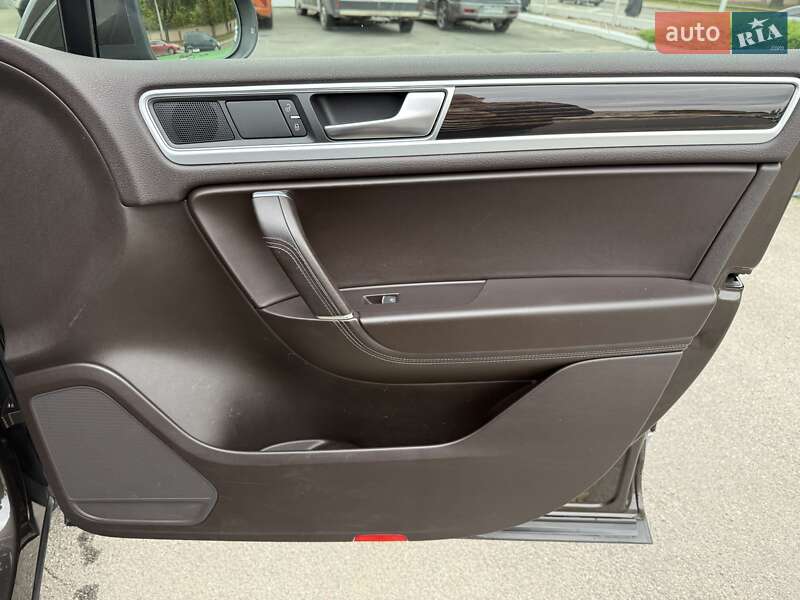 Позашляховик / Кросовер Volkswagen Touareg 2017 в Одесі