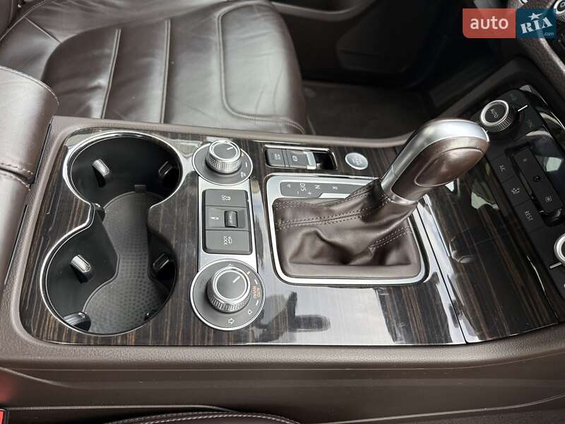 Позашляховик / Кросовер Volkswagen Touareg 2017 в Одесі