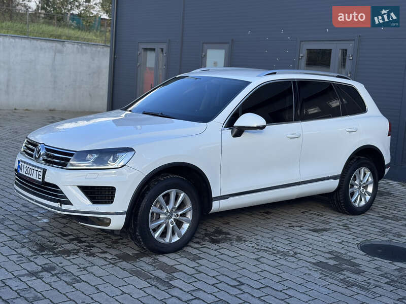 Внедорожник / Кроссовер Volkswagen Touareg 2014 в Киеве
