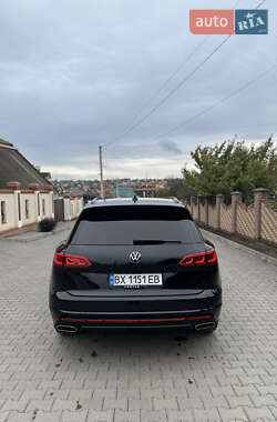 Внедорожник / Кроссовер Volkswagen Touareg 2018 в 