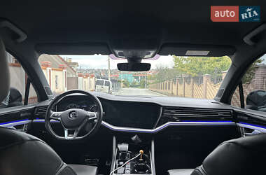 Внедорожник / Кроссовер Volkswagen Touareg 2018 в 