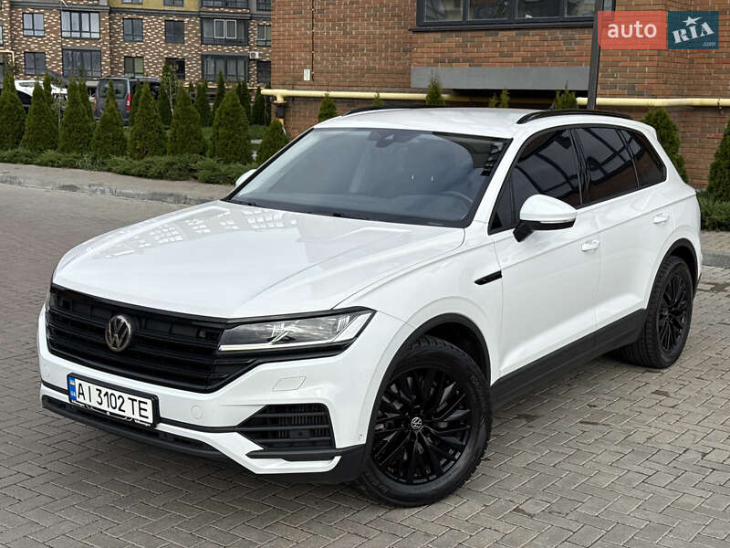 Внедорожник / Кроссовер Volkswagen Touareg 2018 в 