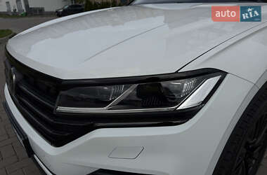 Внедорожник / Кроссовер Volkswagen Touareg 2018 в 