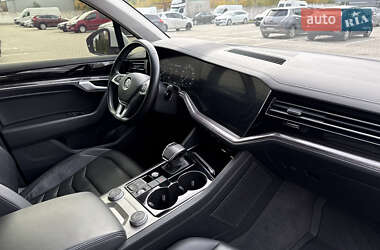 Внедорожник / Кроссовер Volkswagen Touareg 2018 в 