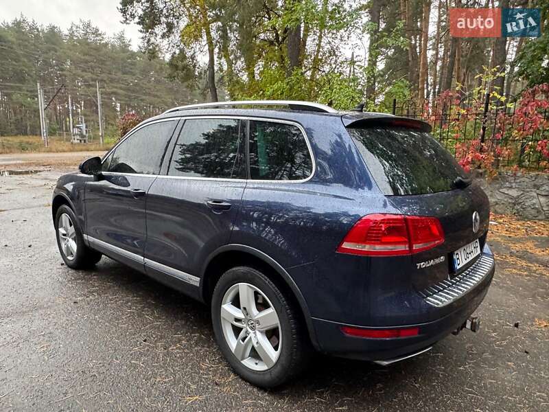 Внедорожник / Кроссовер Volkswagen Touareg 2013 в Полтаве