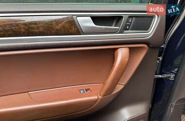Внедорожник / Кроссовер Volkswagen Touareg 2013 в 