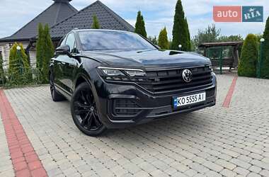 Позашляховик / Кросовер Volkswagen Touareg 2021 в Іршаві