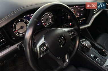 Позашляховик / Кросовер Volkswagen Touareg 2019 в  фото 39 Позашляховик / Кросовер Volkswagen Touareg 2019 в