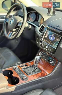 Внедорожник / Кроссовер Volkswagen Touareg 2011 в 