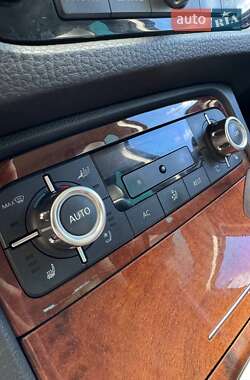 Внедорожник / Кроссовер Volkswagen Touareg 2011 в 