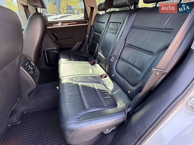 Внедорожник / Кроссовер Volkswagen Touareg 2012 в Киеве