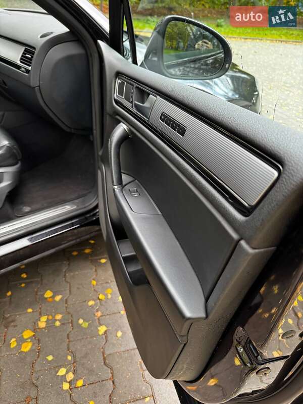 Внедорожник / Кроссовер Volkswagen Touareg 2016 в Тернополе