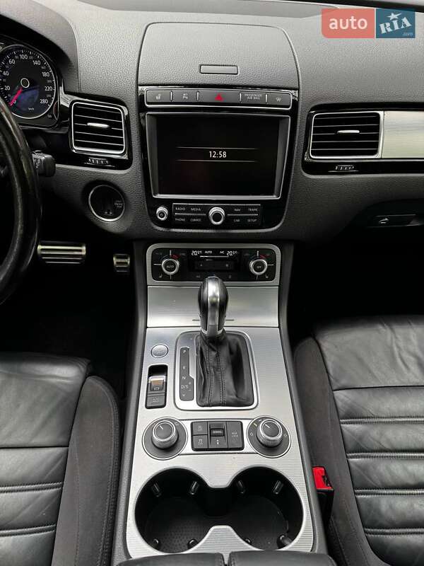 Внедорожник / Кроссовер Volkswagen Touareg 2016 в Тернополе