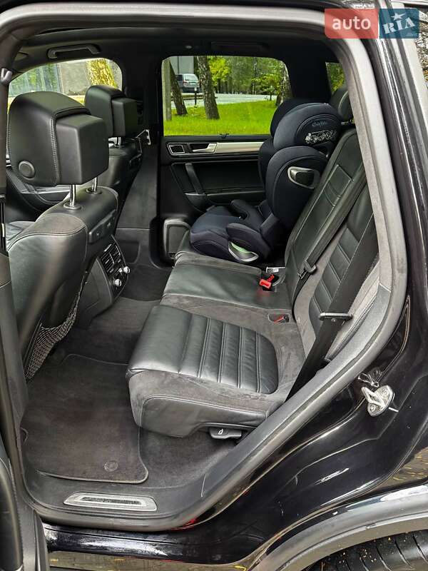 Внедорожник / Кроссовер Volkswagen Touareg 2016 в Тернополе