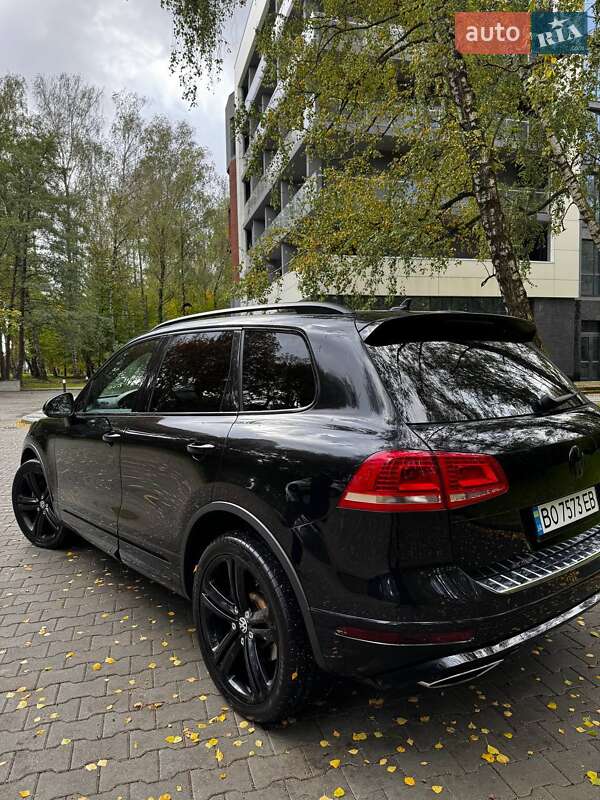 Внедорожник / Кроссовер Volkswagen Touareg 2016 в Тернополе