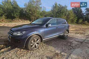 Внедорожник / Кроссовер Volkswagen Touareg 2012 в Киеве