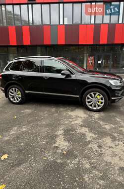 Внедорожник / Кроссовер Volkswagen Touareg 2015 в 