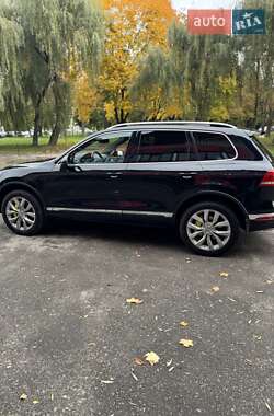 Внедорожник / Кроссовер Volkswagen Touareg 2015 в 