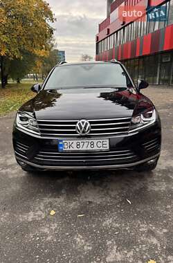 Внедорожник / Кроссовер Volkswagen Touareg 2015 в 