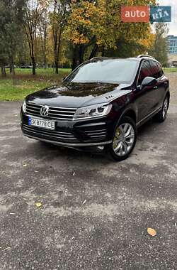 Внедорожник / Кроссовер Volkswagen Touareg 2015 в 