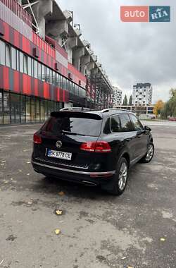 Внедорожник / Кроссовер Volkswagen Touareg 2015 в 