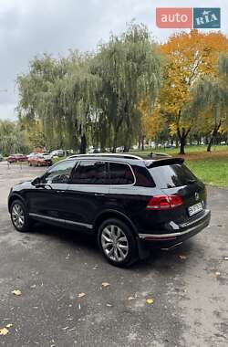 Внедорожник / Кроссовер Volkswagen Touareg 2015 в 