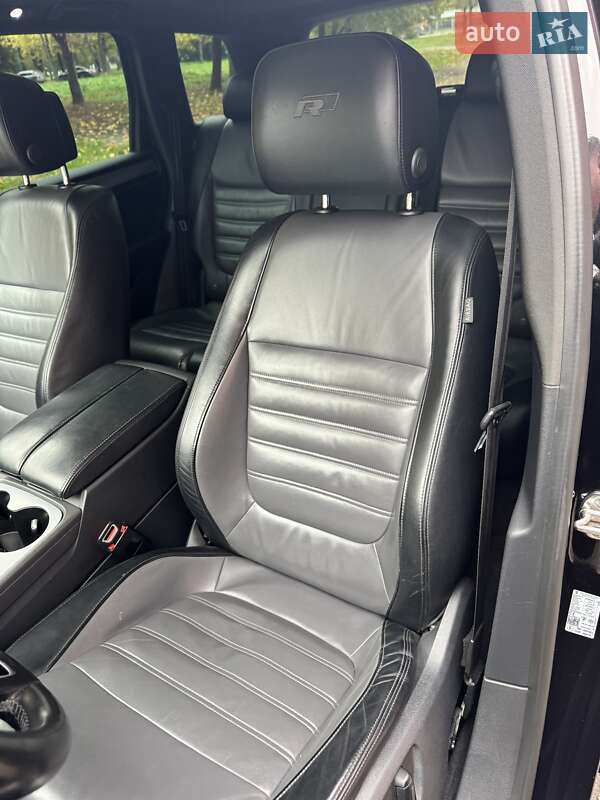 Внедорожник / Кроссовер Volkswagen Touareg 2015 в Ровно