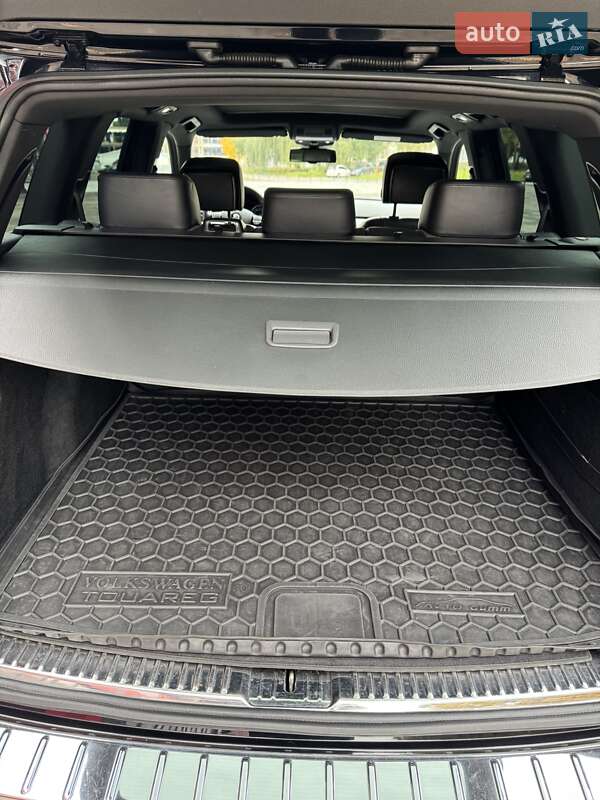 Внедорожник / Кроссовер Volkswagen Touareg 2015 в Ровно
