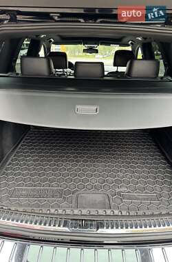 Внедорожник / Кроссовер Volkswagen Touareg 2015 в 