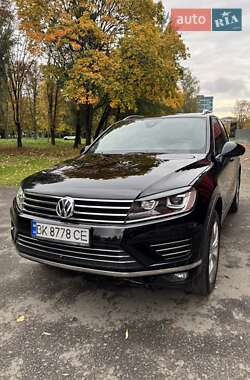 Внедорожник / Кроссовер Volkswagen Touareg 2015 в 