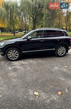 Внедорожник / Кроссовер Volkswagen Touareg 2015 в 
