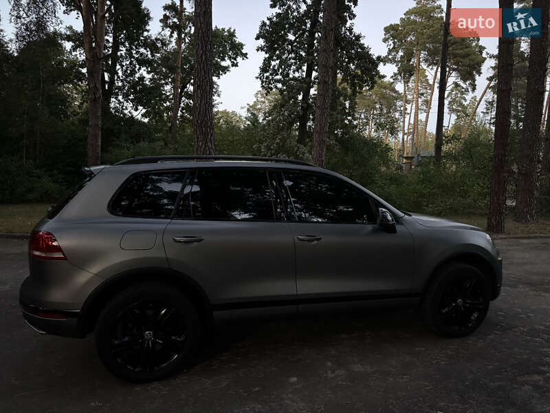 Позашляховик / Кросовер Volkswagen Touareg 2017 в Києві