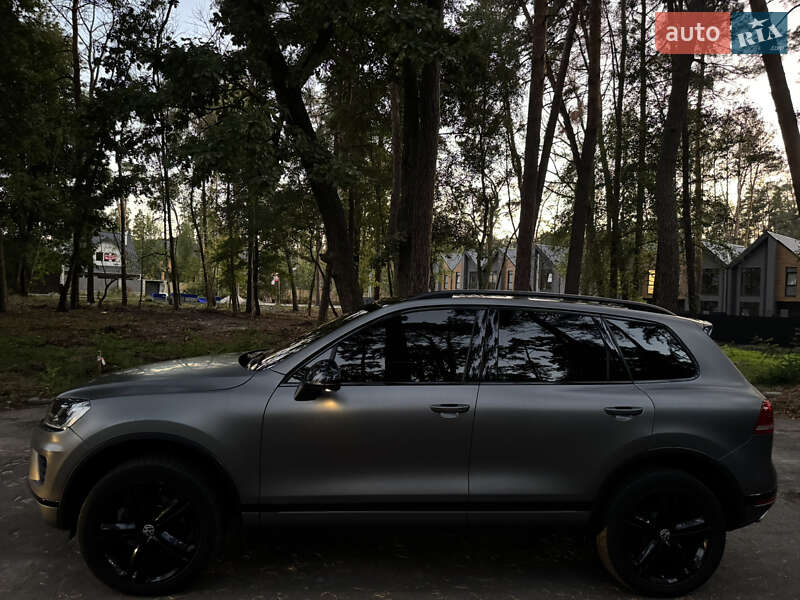 Позашляховик / Кросовер Volkswagen Touareg 2017 в Києві