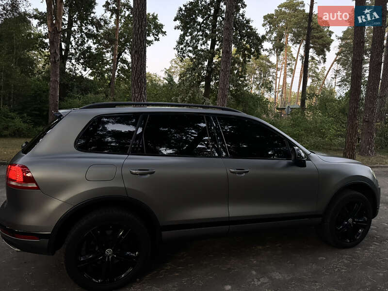 Позашляховик / Кросовер Volkswagen Touareg 2017 в Києві