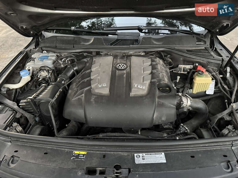 Позашляховик / Кросовер Volkswagen Touareg 2017 в Києві