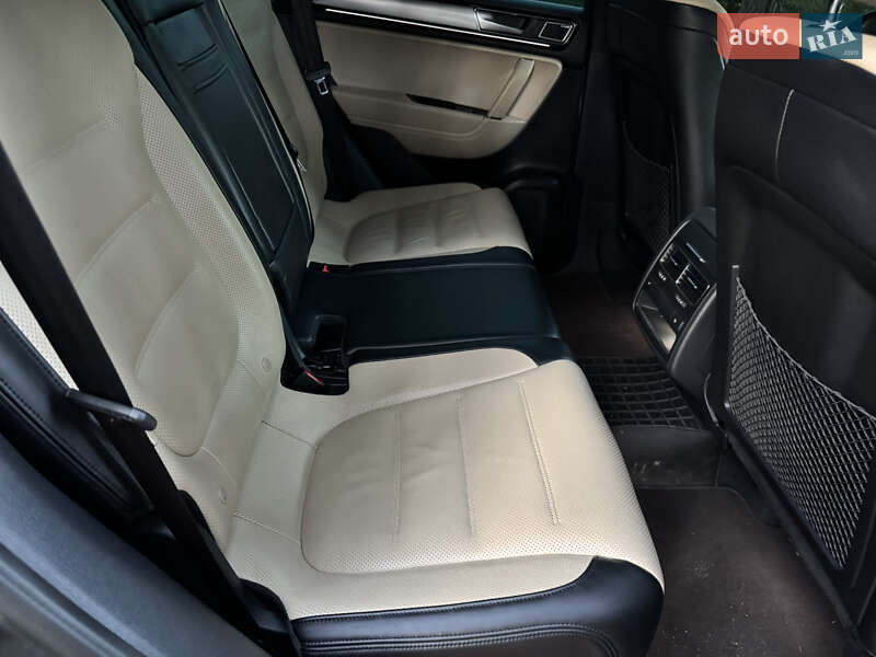 Позашляховик / Кросовер Volkswagen Touareg 2017 в Києві