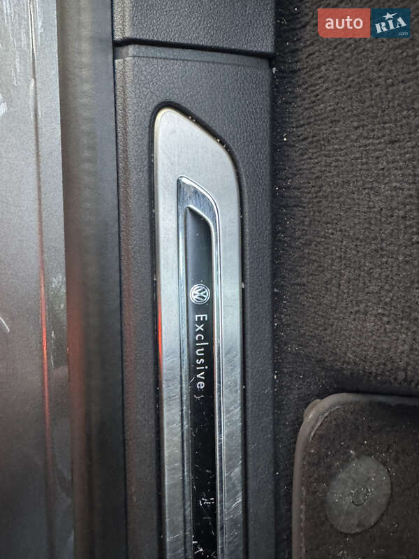 Позашляховик / Кросовер Volkswagen Touareg 2017 в Києві