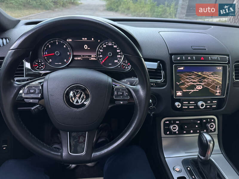Позашляховик / Кросовер Volkswagen Touareg 2017 в Києві