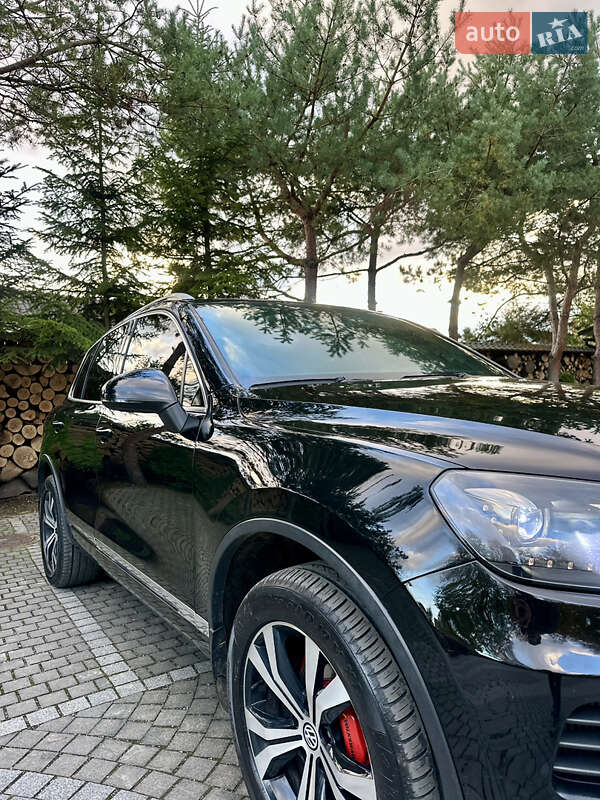 Внедорожник / Кроссовер Volkswagen Touareg 2011 в Черновцах