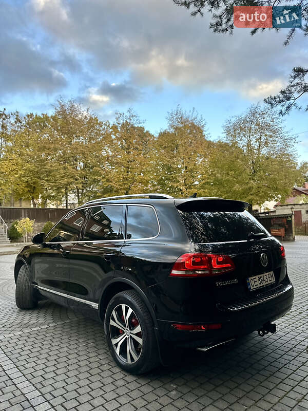 Внедорожник / Кроссовер Volkswagen Touareg 2011 в Черновцах
