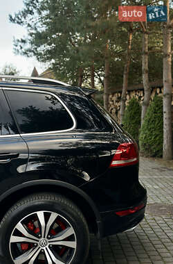 Внедорожник / Кроссовер Volkswagen Touareg 2011 в 