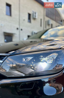 Внедорожник / Кроссовер Volkswagen Touareg 2011 в 