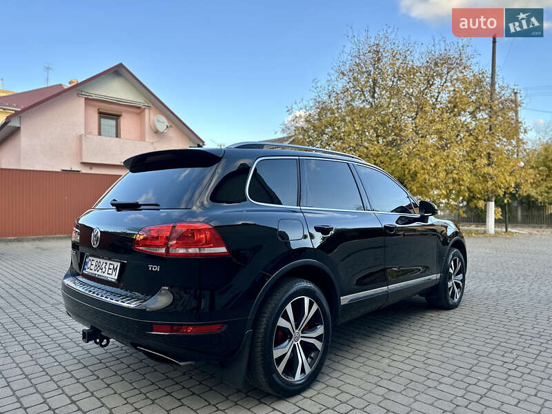 Внедорожник / Кроссовер Volkswagen Touareg 2011 в Черновцах